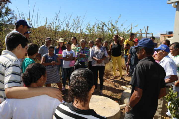 Agricultores/as assessorados/as pela ATER Bahiater do Cedasb participam de intercambio de experiência com Bioágua Familiar e Fossa Séptica